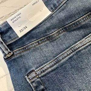 American Eagle AE AirFlex+ Move-Free Athletic Fit Jean
